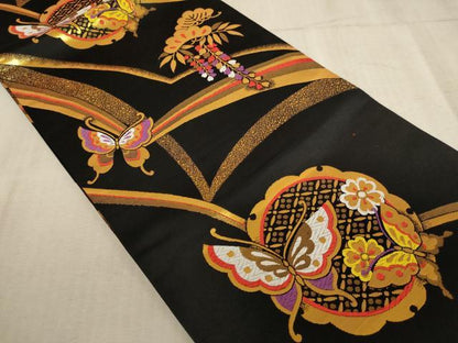 平和屋着物∵子供　全通柄袋帯　唐織　雪輪花蝶文　黒地　金糸　逸品　AABE2173ja