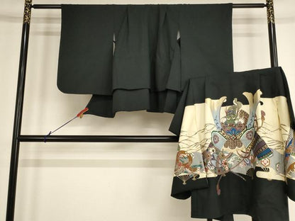 平和屋着物[]七五三　男の子　5歳　祝着・羽織セット　兜　黒地　金彩　AABE2382ja