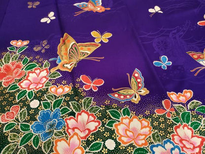 平和屋着物[]七五三　女の子　７歳　祝着　四つ身　長襦袢(無双仕立て・半衿刺繍)セット　駒刺繍　花蝶文　金彩　逸品　AABE2423ja