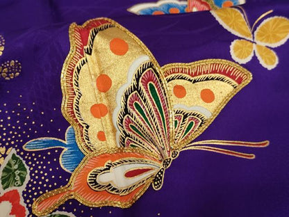 平和屋着物[]七五三　女の子　７歳　祝着　四つ身　長襦袢(無双仕立て・半衿刺繍)セット　駒刺繍　花蝶文　金彩　逸品　AABE2423ja