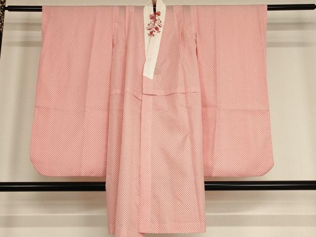 平和屋着物[]七五三　女の子　７歳　祝着　四つ身　長襦袢(無双仕立て・半衿刺繍)セット　駒刺繍　花蝶文　金彩　逸品　AABE2423ja