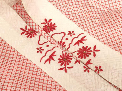 平和屋着物[]七五三　女の子　７歳　祝着　四つ身　長襦袢(無双仕立て・半衿刺繍)セット　駒刺繍　花蝶文　金彩　逸品　AABE2423ja