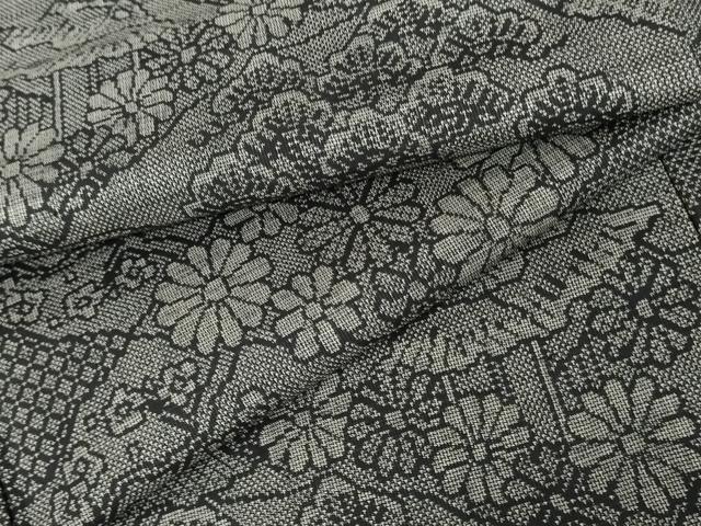 平和屋着物●本場大島紬　カタス9マルキ　風景花松文　黒地　正絹　逸品　AABE2871cs