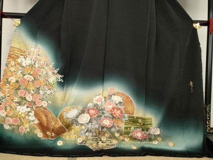 平和屋着物●京友禅の第一人者 松井青々 黒留袖 駒刺繍 地紙花丸文 上代180万 浜ちりめん 金銀彩 仮絵羽 正絹 逸品 未使用 AABE3431ck