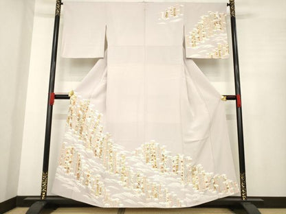 平和屋着物●銀座きしや　訪問着　駒刺繍　松竹梅吉祥文　薄柿色地　金彩　正絹　逸品　AABE4434ck