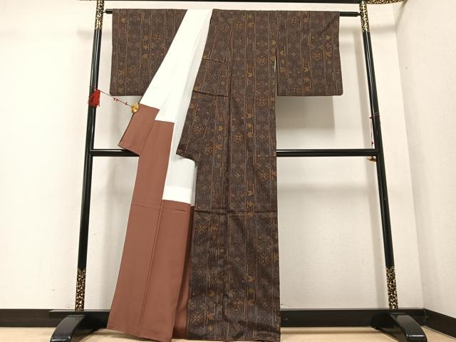 平和屋着物●本場大島紬　染大島　幾何学花文　正絹　逸品　AABE4879ph