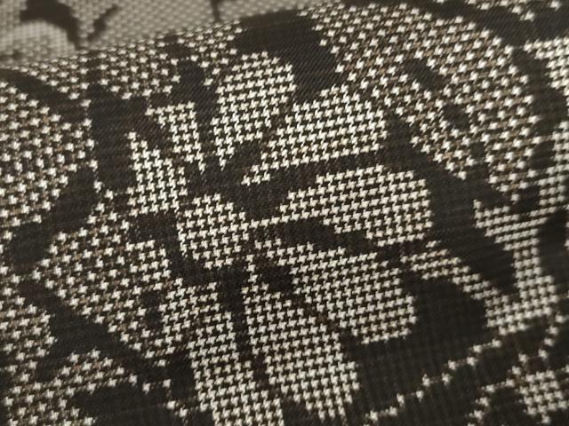 平和屋着物○本場大島紬 一元7マルキ 純泥染 手織 扇面花文