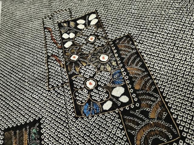 平和屋着物●訪問着　絞り　色紙重ね草花文　黒地　金彩　正絹　逸品　AABE5275cs 平和屋着物○訪問着 絞り 色紙重ね草花文 黒地 金彩 正絹 逸品 AABE5275cs