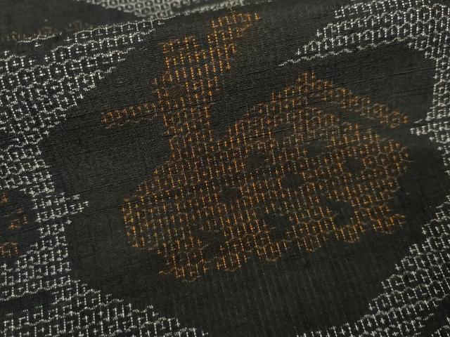 平和屋着物●結城紬　80亀甲　有栖川文様　黒地　正絹　逸品　AABE5287cs 平和屋着物○結城紬 80亀甲 有栖川文様 黒地 正絹 逸品 AABE5287cs