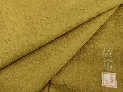 平和屋着物●上質な色無地 作家物 紋意匠 本草木染 山吹茶色 正絹 逸品 AABE5293cs