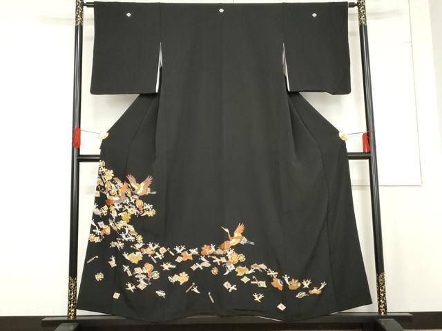 平和屋着物●豪華黒留袖　駒刺繍　飛鶴宝尽くし　金彩　正絹　逸品　AABE5312cs 平和屋着物○豪華黒留袖 駒刺繍 飛鶴宝尽くし 金彩 正絹 逸品 AABE5312cs