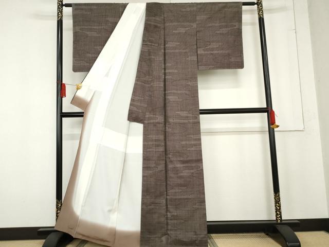 平和屋着物●本場大島紬　一元7マルキ　純泥染　手織　雲取りエ霞文　山口紬工場謹製　証紙付き　正絹　逸品　AABE5358cs 平和屋着物○本場大島紬 一元7マルキ 純泥染 手織 雲取りエ