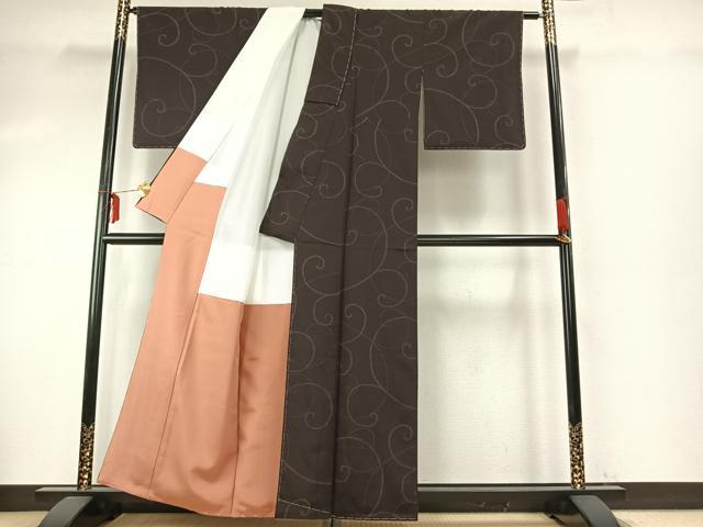 平和屋着物○お召 塩沢亀甲絣 110亀甲 唐草文 反端付き 正絹