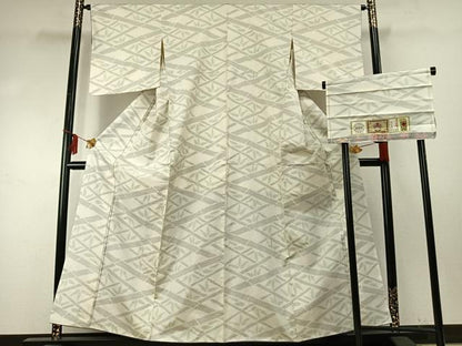 平和屋着物●本場大島紬　白大島　笹竹文　証紙付き　正絹　逸品　AABE5783fy