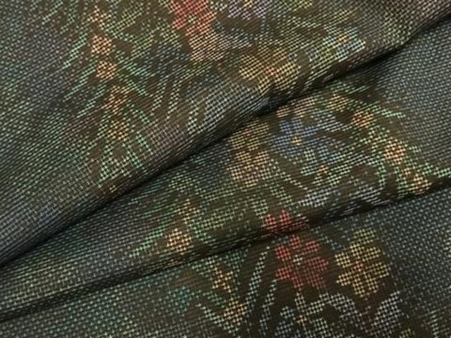 平和屋着物●本場大島紬　カタス7マルキ　草花間道　正絹　逸品　AABE5792fy 平和屋着物○本場大島紬 白大島 カタス7マルキ 更紗唐草文 正絹 逸品