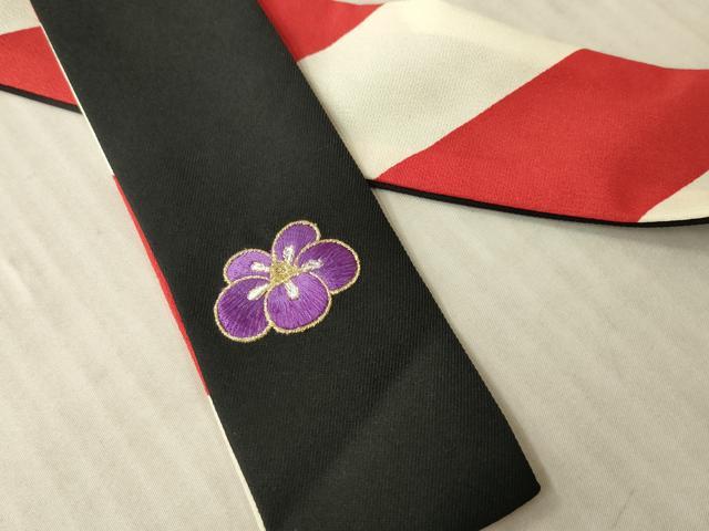 平和屋着物○女性 行灯袴 刺繍 ワンポイント 椿 黒地 金糸 洗える着物
