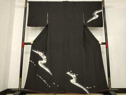 平和屋着物●訪問着　駒刺繍　流水花文　暈し染め　黒地　鬼しぼ縮緬　正絹　逸品　AABE5980ck