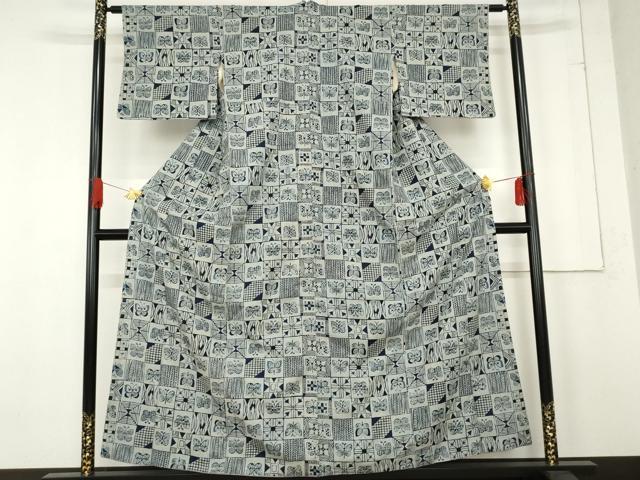 平和屋着物●国画会国展作家　立花長子　小紋　紬地　藍　型絵染　格子舞蝶文　正絹　逸品　AABE7093cs