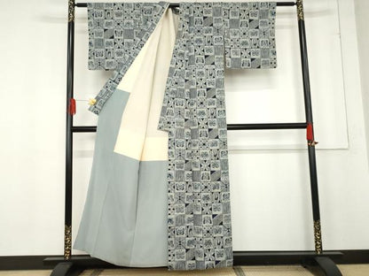 平和屋着物●国画会国展作家　立花長子　小紋　紬地　藍　型絵染　格子舞蝶文　正絹　逸品　AABE7093cs