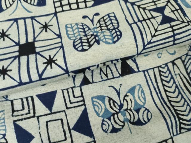 平和屋着物●国画会国展作家　立花長子　小紋　紬地　藍　型絵染　格子舞蝶文　正絹　逸品　AABE7093cs