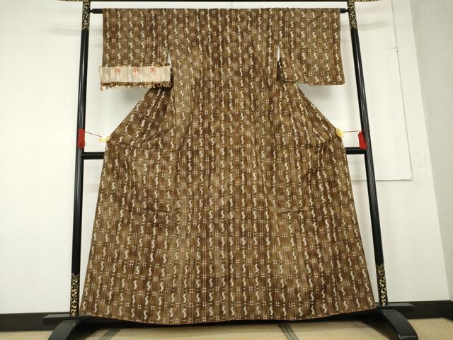 平和屋着物●京都の和装業の老舗一門　千切屋　紬　幾何学縞文　小田急百貨店扱い　反端付き　正絹　逸品　AABE7113cs