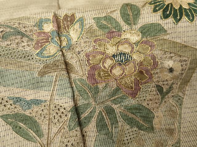 平和屋着物●本場大島紬　訪問着　中国三大刺繍　汕頭刺繍　スワトウ刺繍　更紗枝花文　金糸　正絹　逸品　未使用　AABE7116cs