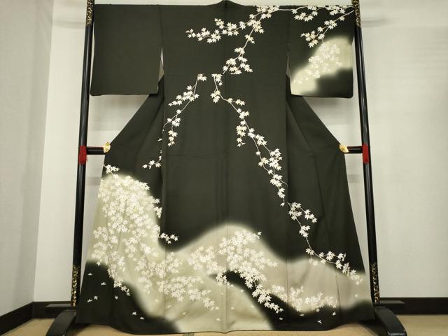 平和屋着物●訪問着　刺繍　枝葉文　楓　暈し染め　黒地　金糸　正絹　逸品　AABE7561ck