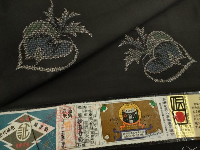 平和屋着物●本場大島紬 純泥染め 手織り カタス9マルキ 地空き 成り物 かぶ 美紀大島謹製 やまと誂製 証紙付き 正絹 逸品 AABE7563ck