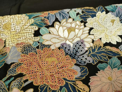 平和屋着物●豪華黒留袖　友禅　作家物　蘇州刺繍　草花文　金糸　正絹　逸品　AABE7584ck