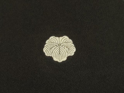 平和屋着物●豪華黒留袖　友禅　作家物　蘇州刺繍　草花文　金糸　正絹　逸品　AABE7584ck