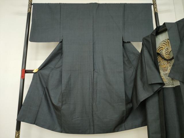平和屋着物●男性　本場大島紬　アンサンブル　80亀甲　総詰め　羽裏：虎　正絹　逸品　AABE7787ck 平和屋着物○男性 本場大島紬 アンサンブル 80亀甲 総詰め 羽裏：虎 正絹