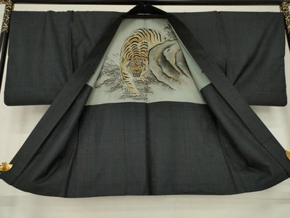 平和屋着物●男性　本場大島紬　アンサンブル　80亀甲　総詰め　羽裏：虎　正絹　逸品　AABE7787ck