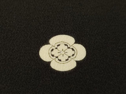 平和屋着物●創業460年・千總　黒留袖　駒刺繍　蔓帯花文　金彩　伊勢丹扱い　正絹　逸品　AABE7791ck