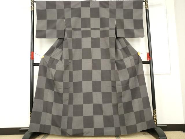 平和屋着物●本塩沢　110亀甲　市松文　ますいわ屋扱い　正絹　逸品　AABE8592cs