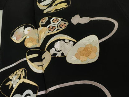 平和屋着物●皇室献上作家　野村静枝　佐賀錦　黒留袖　駒刺繍　貝合わせ吉祥草花文　金銀糸　正絹　逸品　AABE8613cs