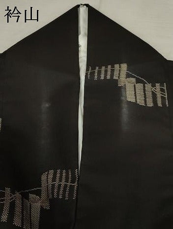 平和屋着物●本場大島紬　地空き　カタス9マルキ　幾何学文様　黒地　正絹　逸品　AABE8646cs