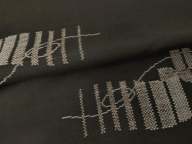 平和屋着物●本場大島紬　地空き　カタス9マルキ　幾何学文様　黒地　正絹　逸品　AABE8646cs