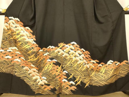 平和屋着物■豪華黒留袖 駒刺繍 飛鶴浜松文 金彩 正絹 逸品 AABE8716fw
