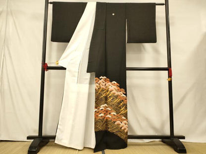 平和屋着物■豪華黒留袖 駒刺繍 飛鶴浜松文 金彩 正絹 逸品 AABE8716fw