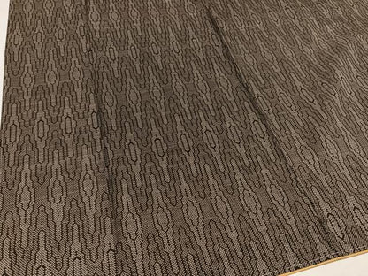 平和屋着物●本場大島紬　一元7マルキ　幾何学文様　正絹　逸品　未使用　AABE8897ph