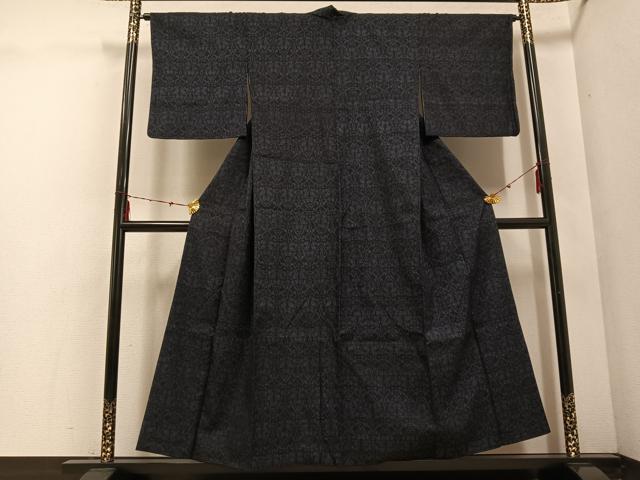 平和屋着物●本場結城紬　重要無形文化財　草花文　正絹　逸品　AABE8906ph 平和屋着物○本場結城紬 重要無形文化財 草花文 正絹 逸品 AABE8906ph