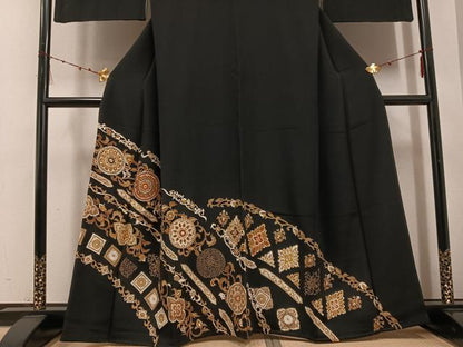 平和屋着物●創業460年・千總　黒留袖　駒刺繍　花唐草文　金彩　高島屋扱い　正絹　逸品　AABE8925ph