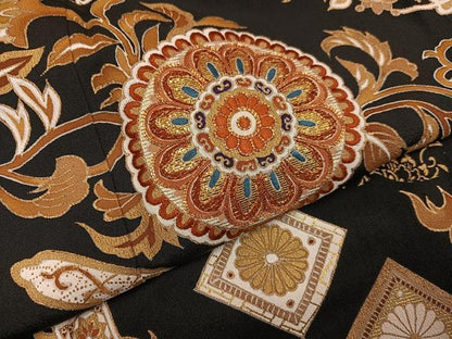 平和屋着物●創業460年・千總　黒留袖　駒刺繍　花唐草文　金彩　高島屋扱い　正絹　逸品　AABE8925ph