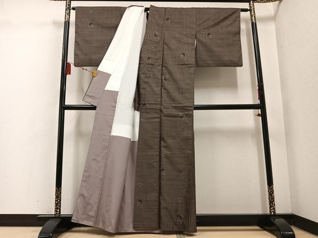 平和屋着物●本場大島紬　カタス7マルキ　古代染色　純泥染　岸田恵光作　証紙付き　正絹　逸品　AABE8936ph