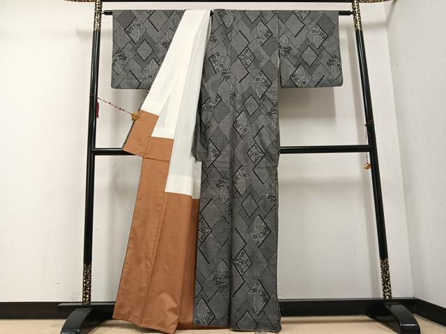 平和屋着物●本場大島紬　カタス9マルキ　草花菱文　正絹　逸品　AABE8943ph