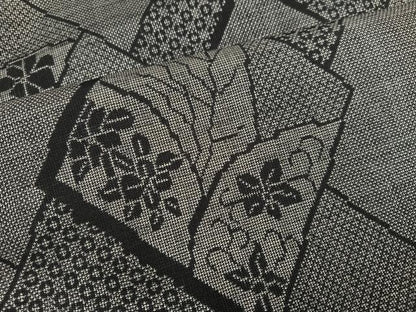 平和屋着物●本場大島紬　カタス9マルキ　草花菱文　正絹　逸品　AABE8943ph