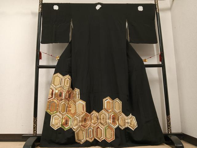 平和屋着物■豪華黒留袖　駒刺繍　亀甲花唐草文　金彩　正絹　逸品　AABF0180ph