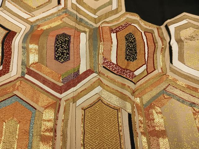 平和屋着物■豪華黒留袖　駒刺繍　亀甲花唐草文　金彩　正絹　逸品　AABF0180ph