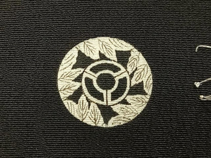 平和屋着物■豪華黒留袖　駒刺繍　亀甲花唐草文　金彩　正絹　逸品　AABF0180ph