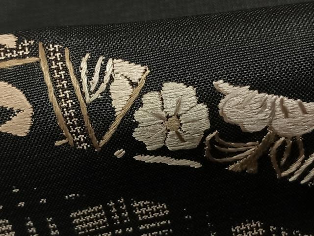 平和屋着物●本場大島紬　刺繍　熨斗花文　黒地　正絹　逸品　AABF0252fy
